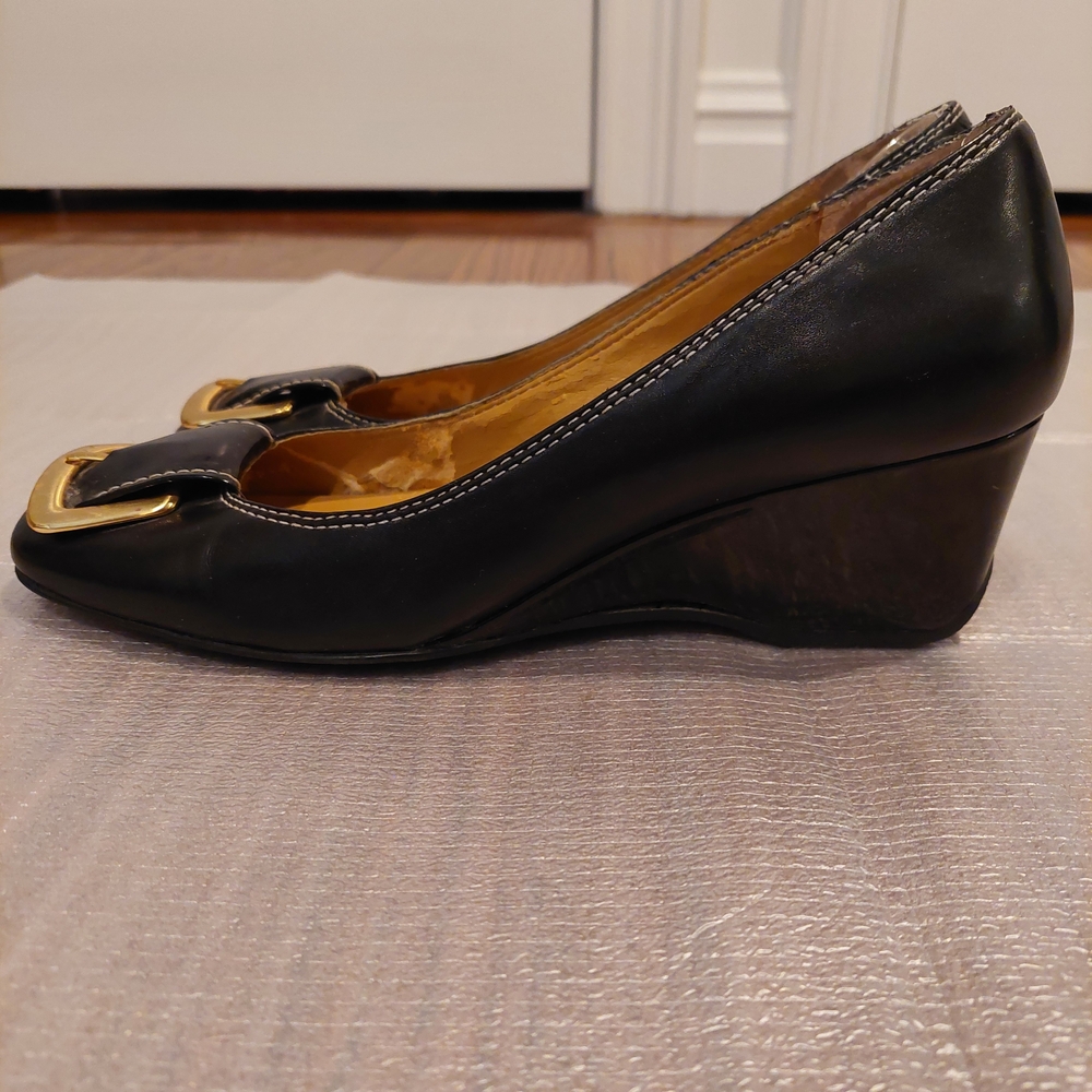 Easy Spirit Women's 8M Black Leather Wedge Pumps with Gold Buckle